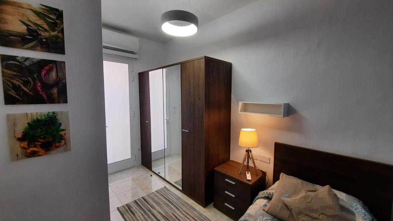 Spacious Side-Sea View Apartment At St Paul'S Bay St. Paul's Bay Esterno foto